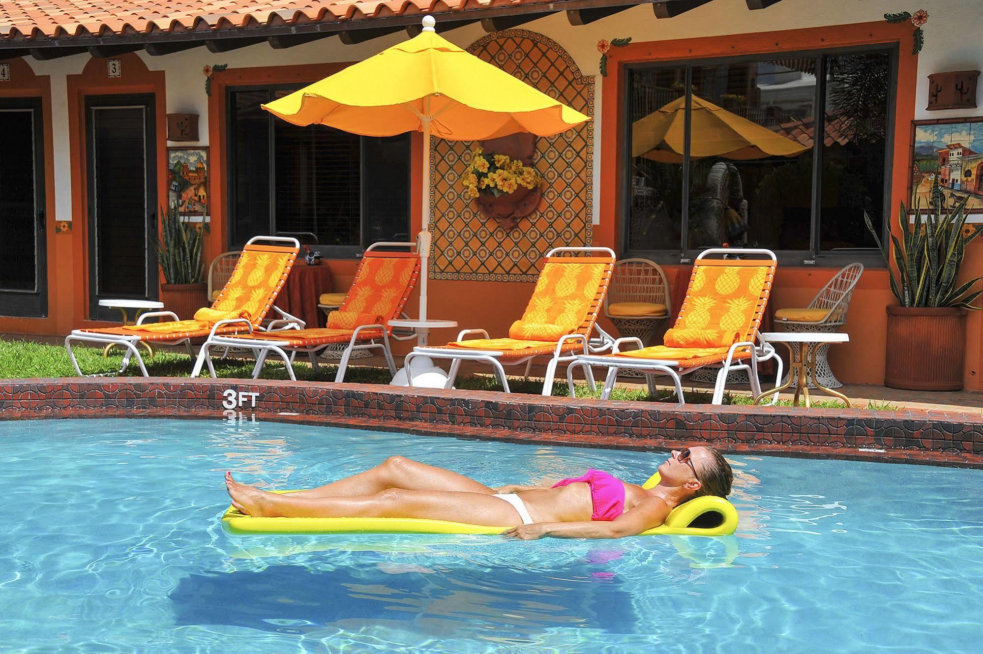 Blue Seas Courtyard Hotel Lauderdale-by-the-Sea Bagian luar foto