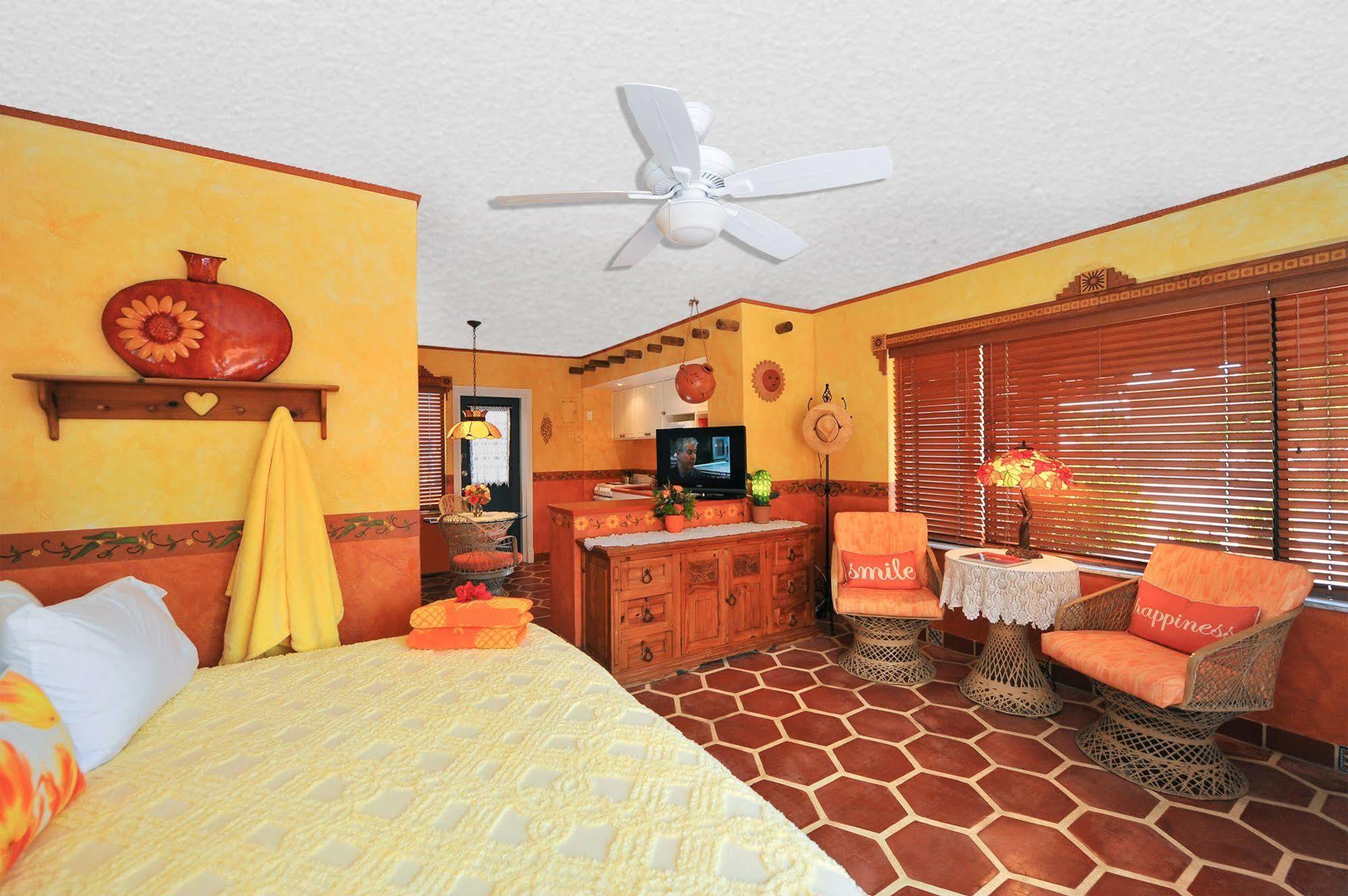 Blue Seas Courtyard Hotel Lauderdale-by-the-Sea Bagian luar foto