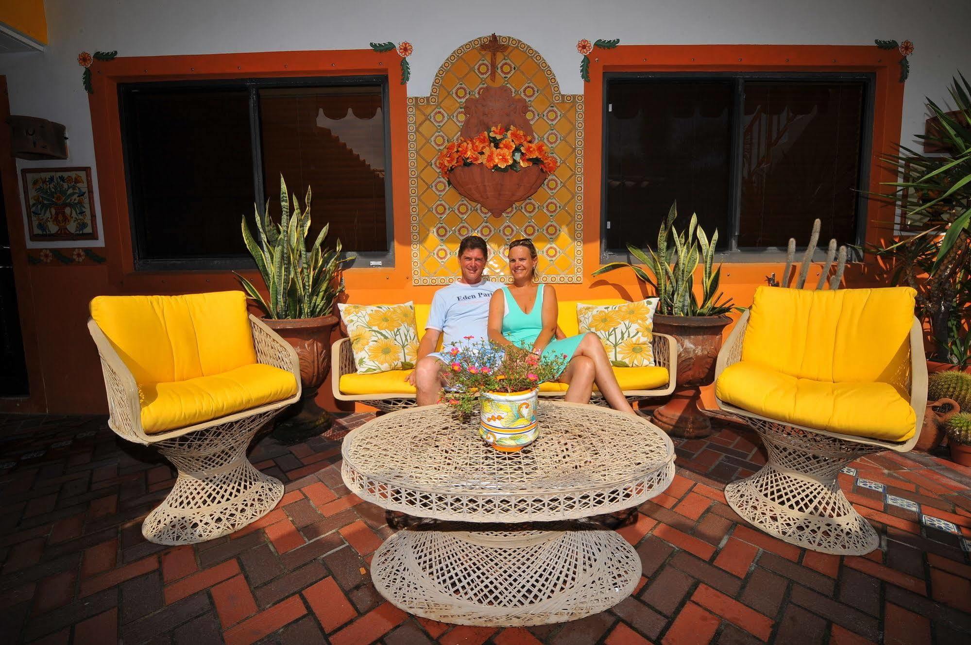 Blue Seas Courtyard Hotel Lauderdale-by-the-Sea Bagian luar foto