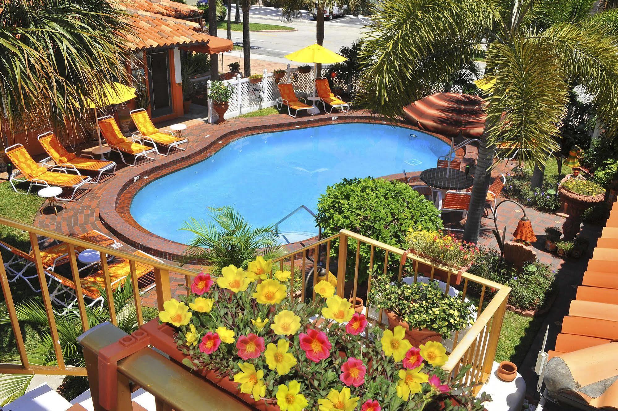Blue Seas Courtyard Hotel Lauderdale-by-the-Sea Bagian luar foto